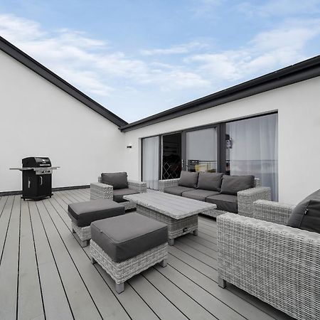 Bayview Luxury 3 Bedroom Apartment First Floor Downings Bagian luar foto