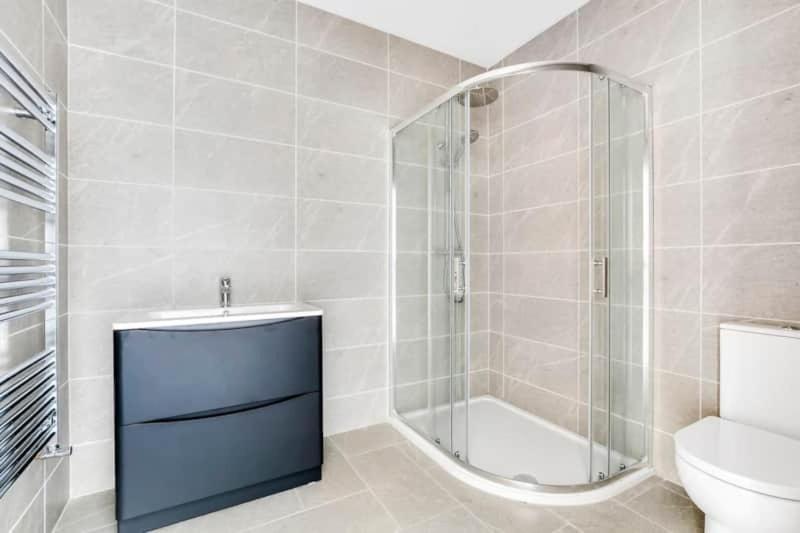 Bayview Luxury 3 Bedroom Apartment First Floor Downings Bagian luar foto