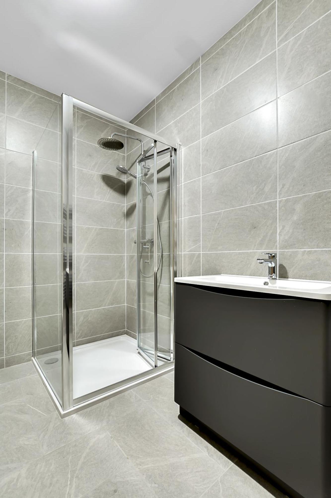 Bayview Luxury 3 Bedroom Apartment First Floor Downings Bagian luar foto
