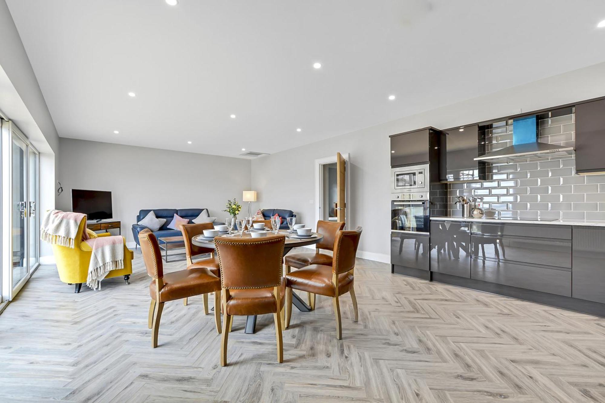 Bayview Luxury 3 Bedroom Apartment First Floor Downings Bagian luar foto