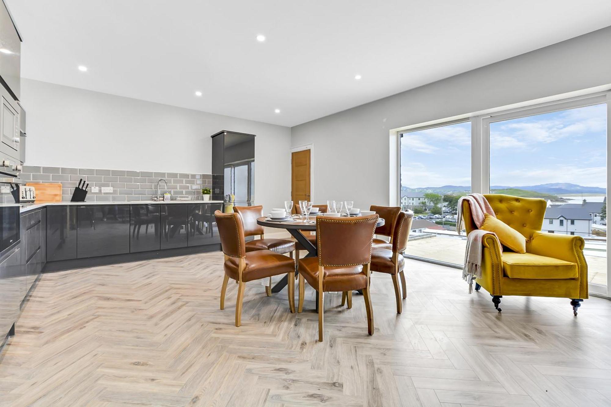 Bayview Luxury 3 Bedroom Apartment First Floor Downings Bagian luar foto